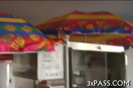 Videos de un hombre teniendo sexo con un cadaver