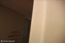 Jovensitas asiaticas grabadas en el baño meando